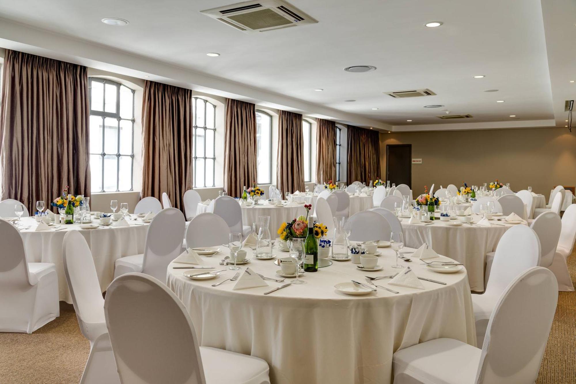 Protea Hotel By Marriott Cape Town Waterfront Breakwater Lodge Екстериор снимка