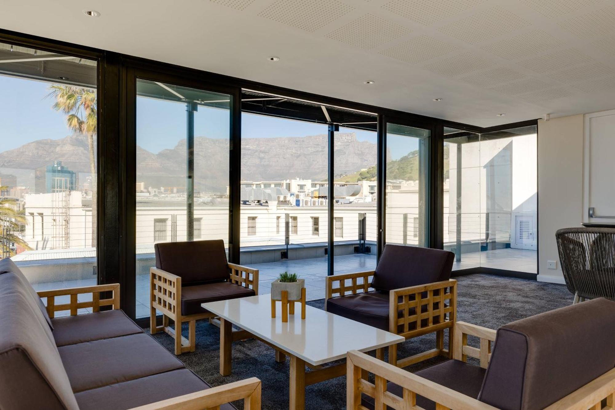 Protea Hotel By Marriott Cape Town Waterfront Breakwater Lodge Екстериор снимка