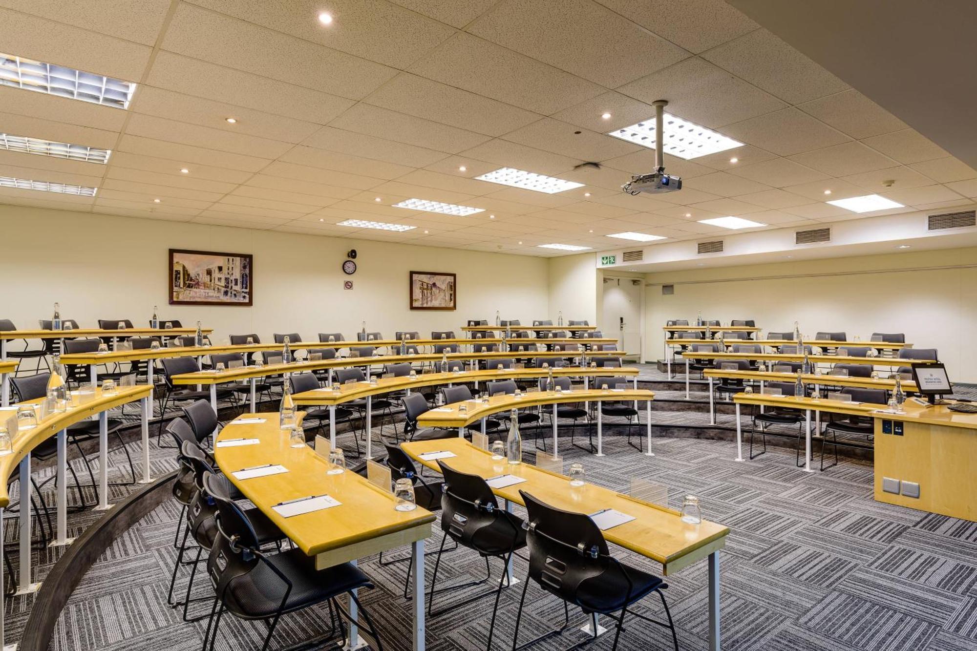 Protea Hotel By Marriott Cape Town Waterfront Breakwater Lodge Екстериор снимка