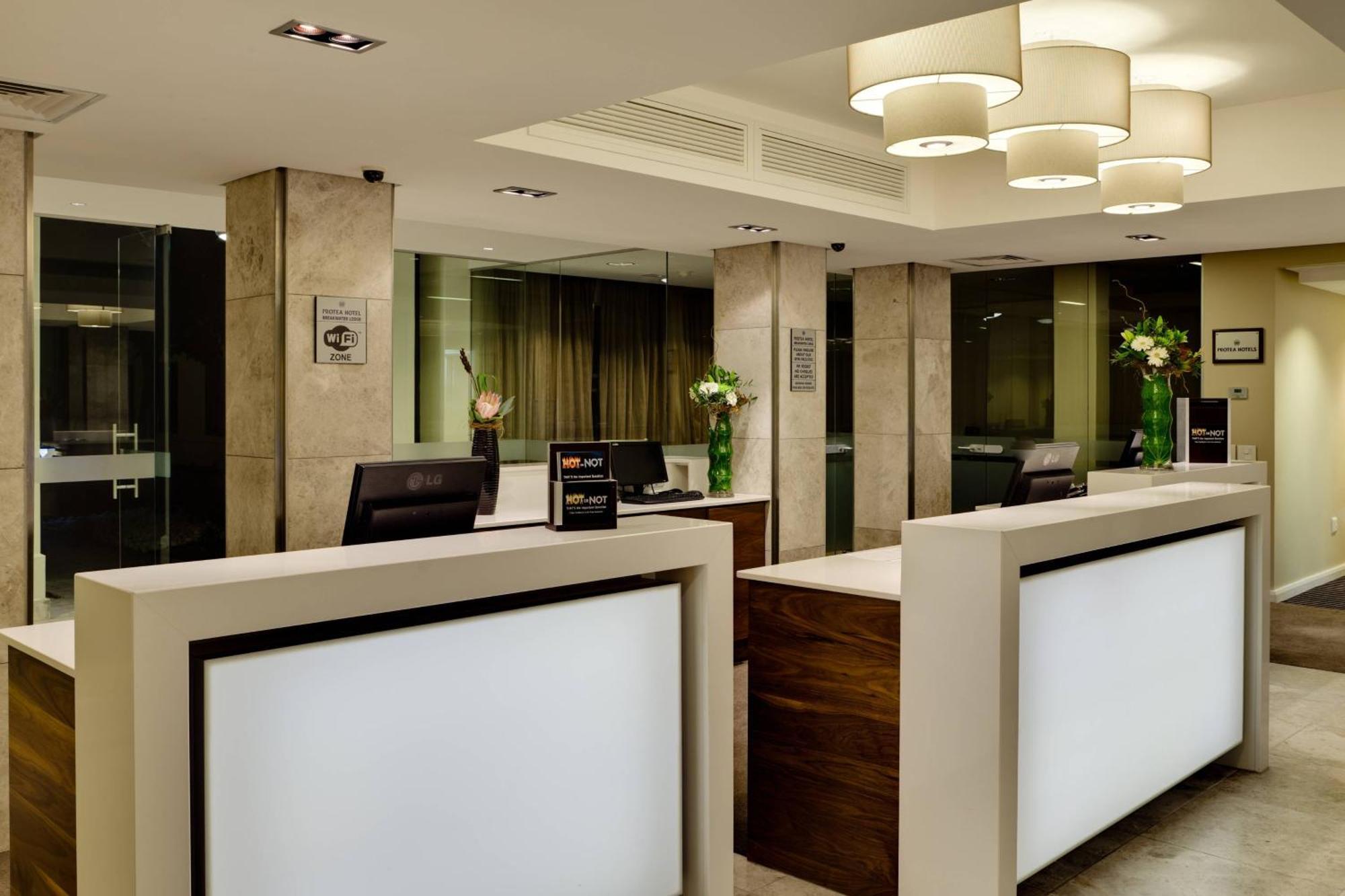Protea Hotel By Marriott Cape Town Waterfront Breakwater Lodge Екстериор снимка