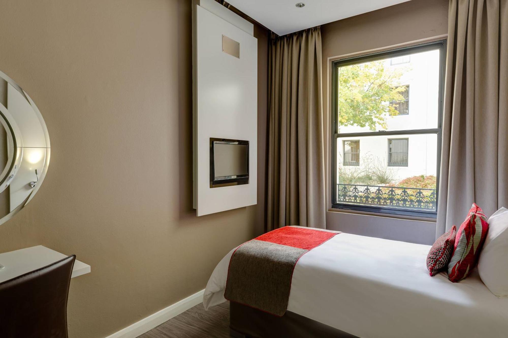 Protea Hotel By Marriott Cape Town Waterfront Breakwater Lodge Екстериор снимка